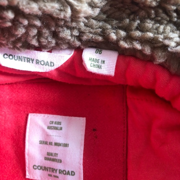 🌿 COUNTRY ROAD 🌿 girls winter coat with fury hood and toggle buttons size 6 - Picture 4 of 4
